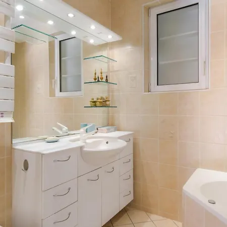 Large With Swimming Pool And Terraces Villeneuve-les-Avignon