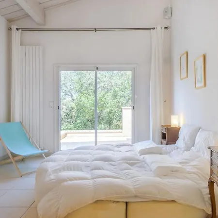 Holiday home Large With Swimming Pool And Terraces Villeneuve-les-Avignon